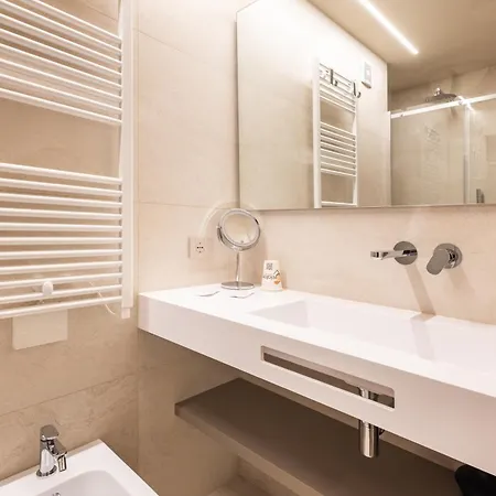 Aima Boutique Costa Volpino
